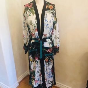ZARA Basic Collection floral Kimono 👘